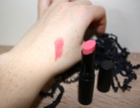 Swatch des Ultimate Stay Lipstick 060